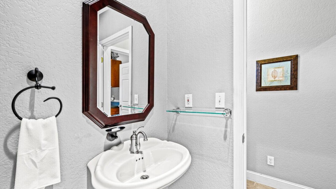 Photo of Bathroom in Kodak