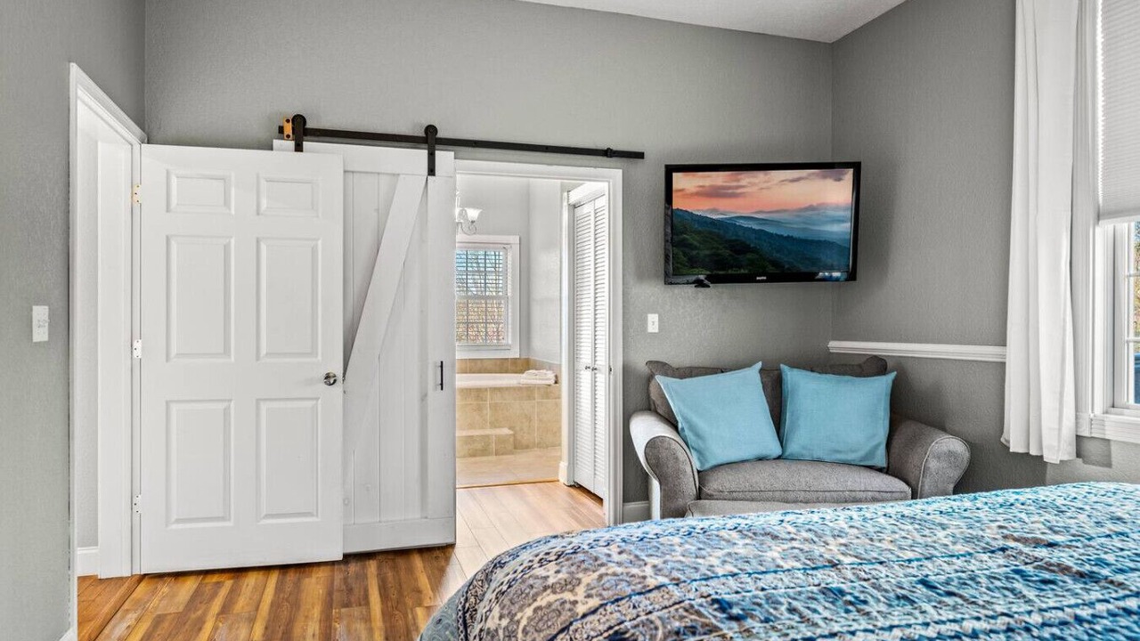 Photo of Bathroom in Kodak
