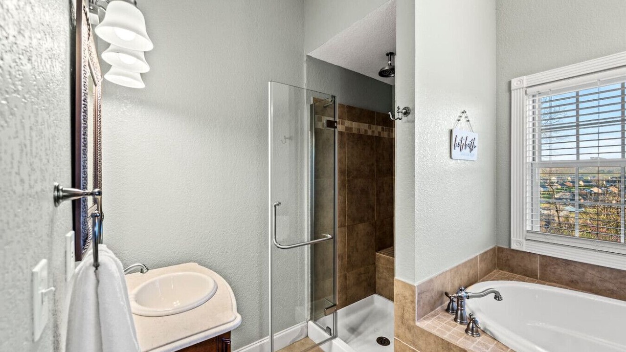 Photo of Bathroom in Kodak