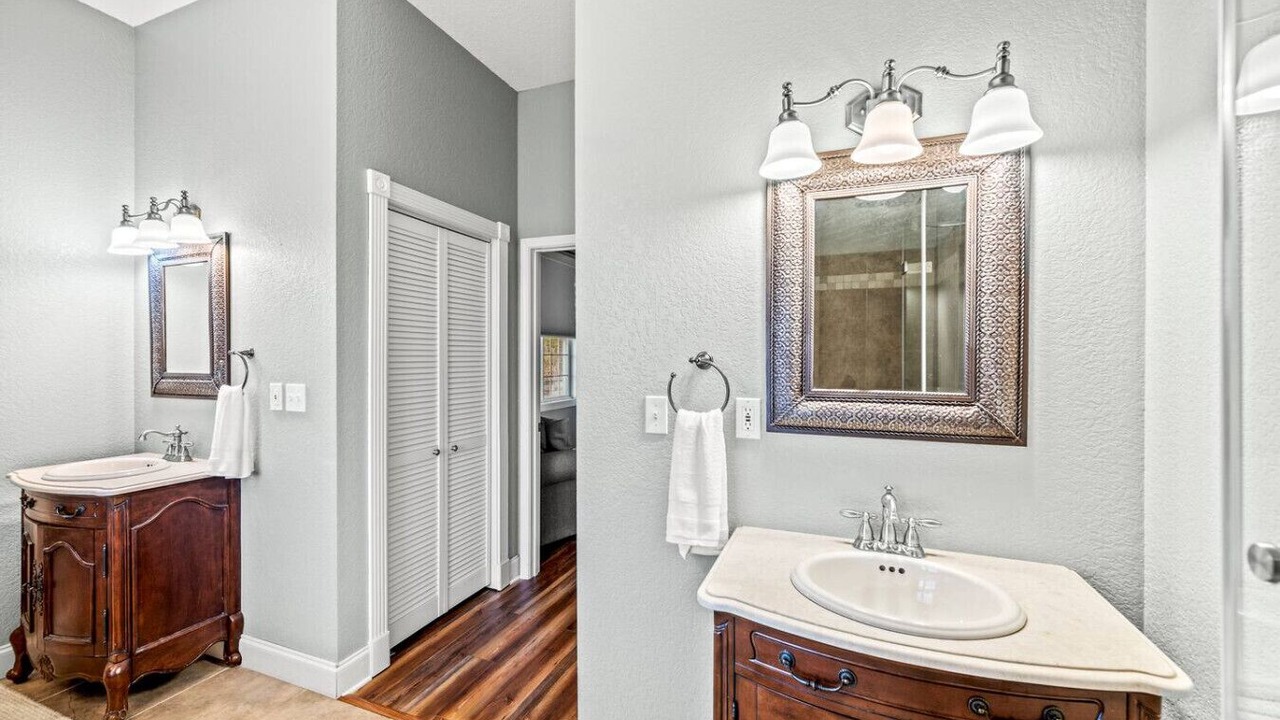 Photo of Bathroom in Kodak