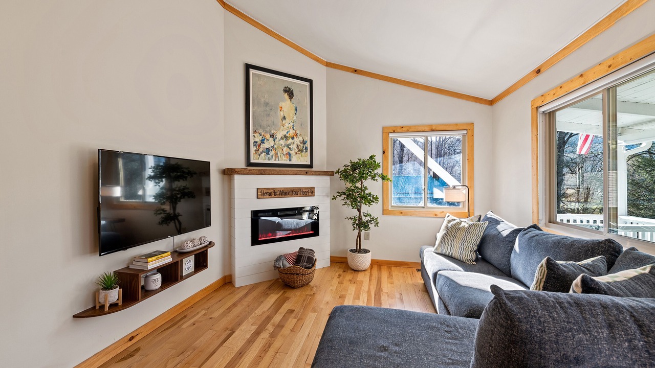 Photo of Livingroom in Waynesville