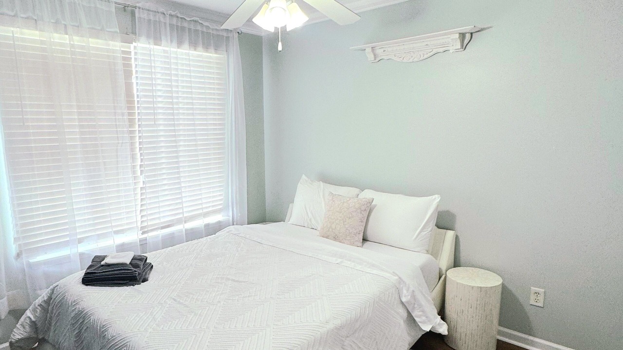 Photo of Bedroom in Davis Lake - Eastfield