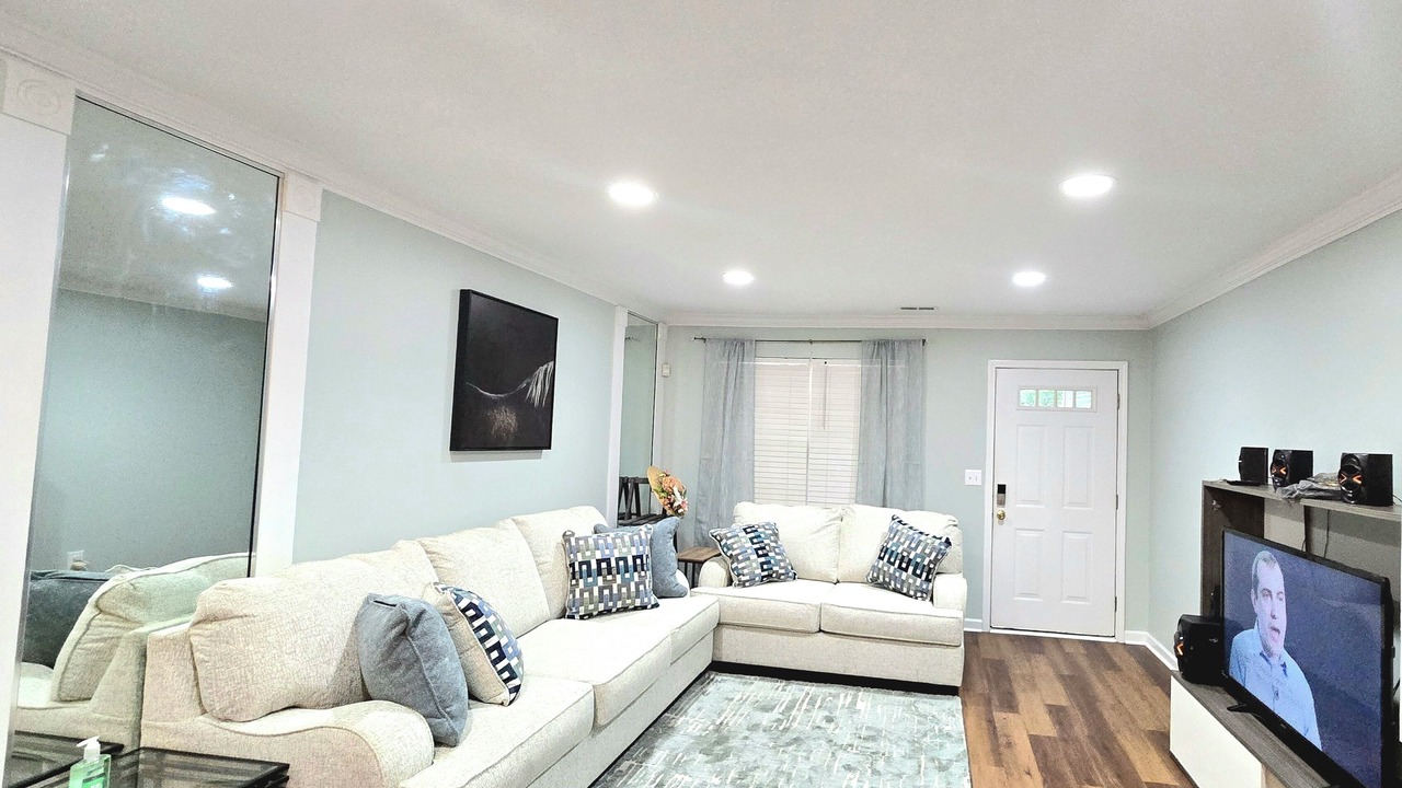 Photo of Livingroom in Davis Lake - Eastfield
