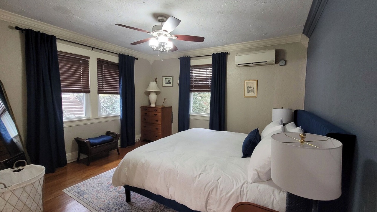 Photo of Bedroom in Grove Park- Sunset