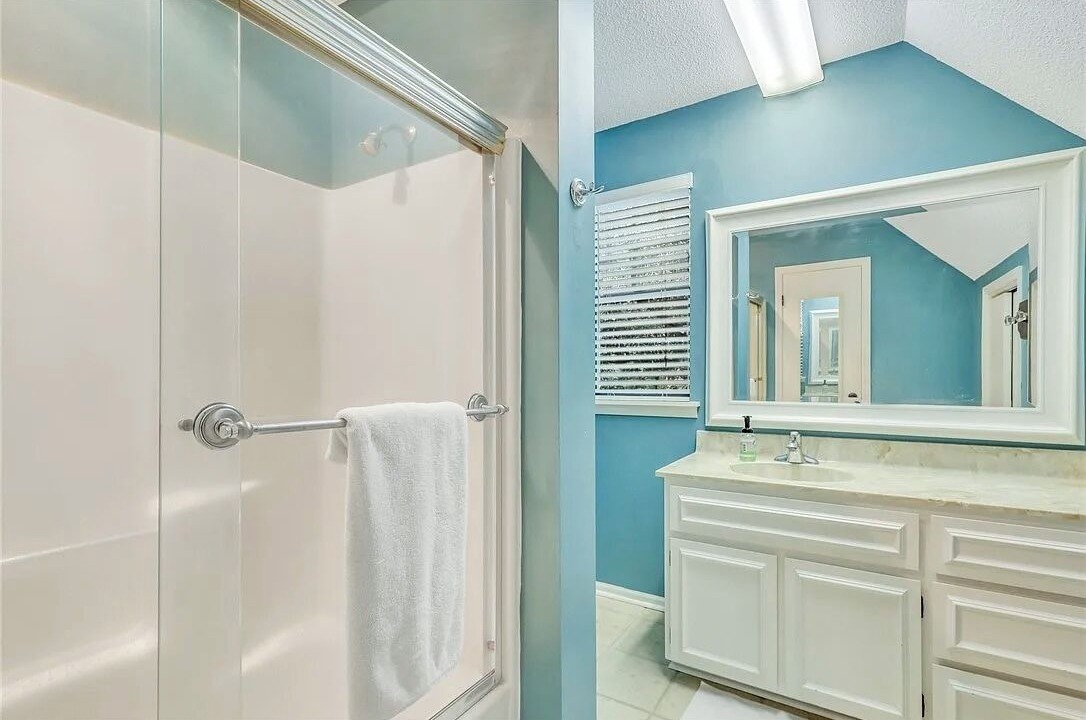 Photo of Bathroom in Country Club Estates