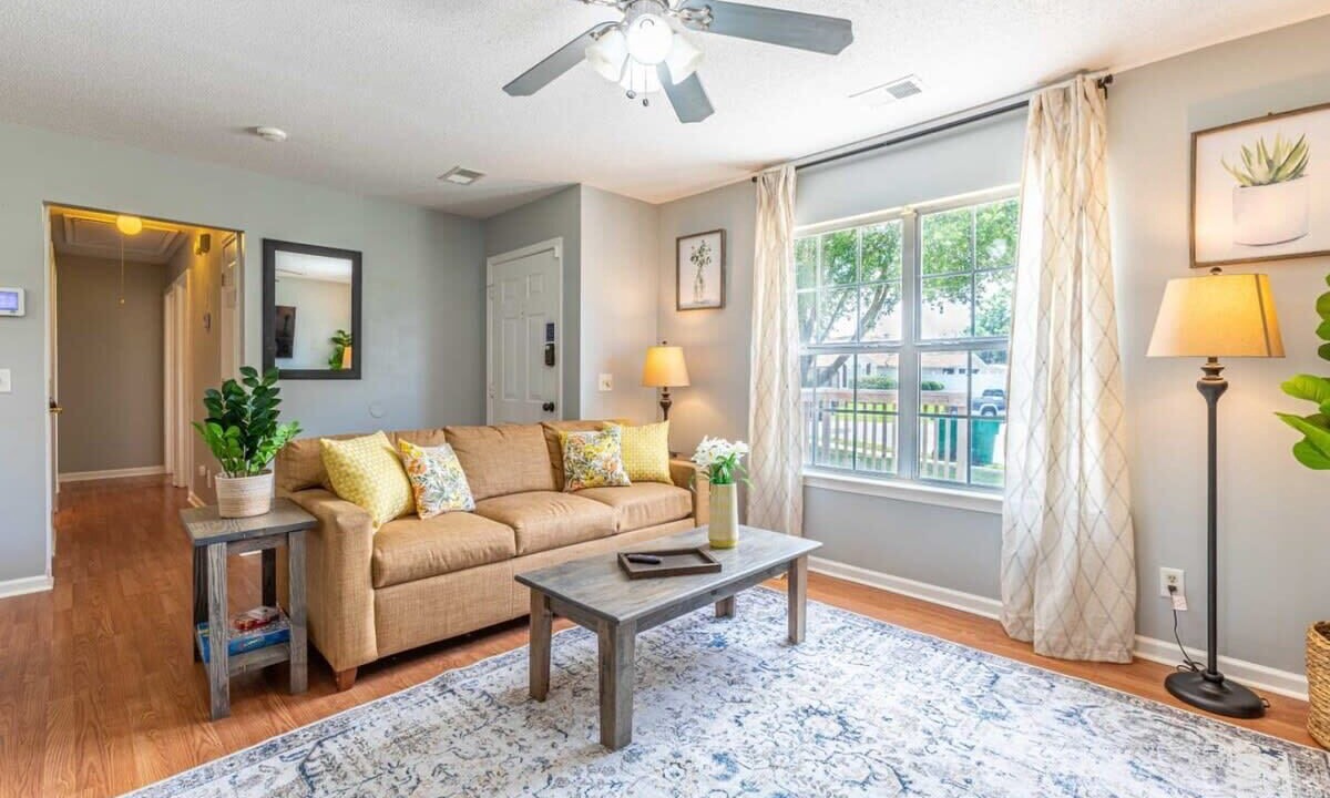 Photo of Livingroom in Pooler