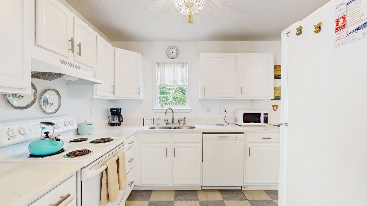Photo of Kitchen in Beach Institute