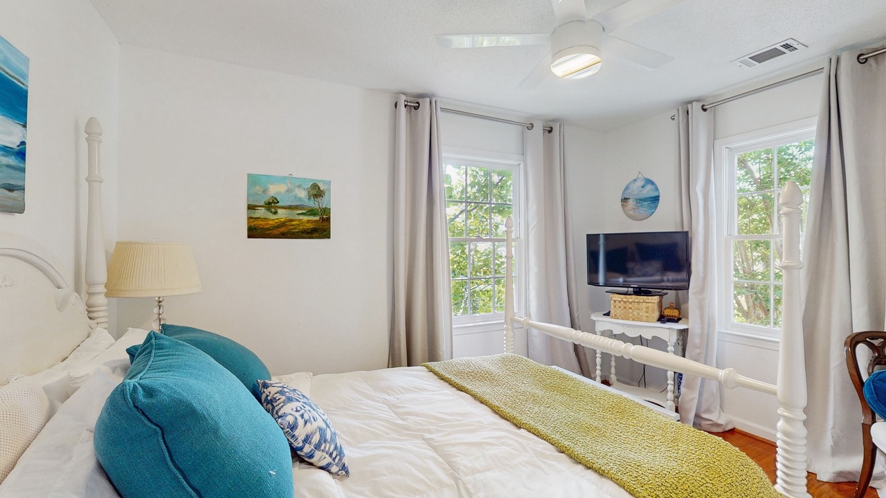 Photo of Bedroom in Beach Institute