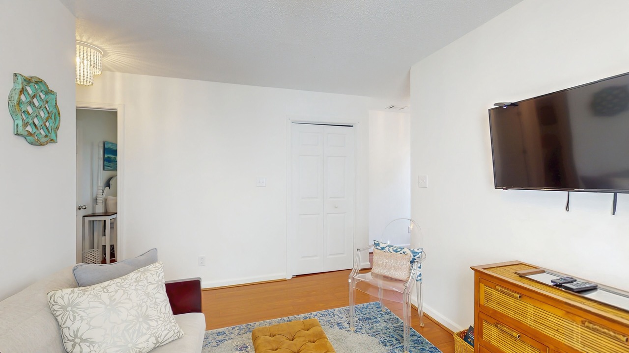 Photo of Livingroom in Beach Institute