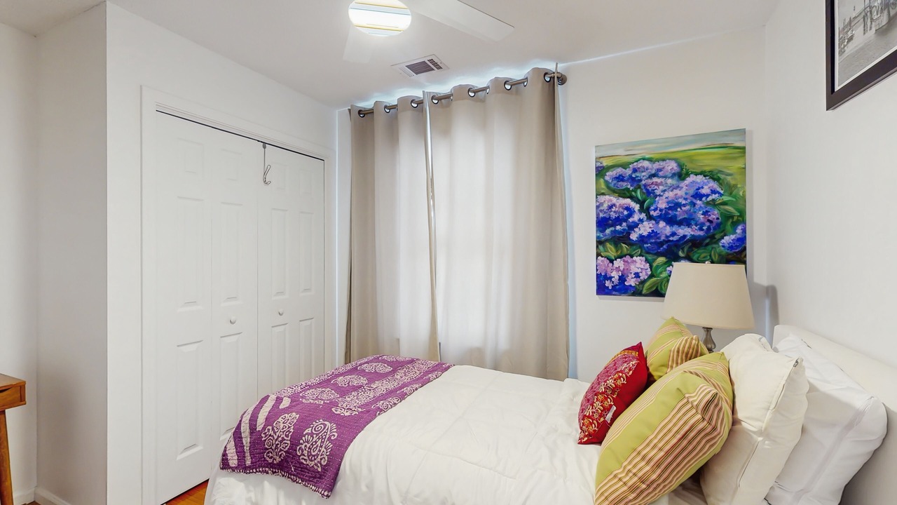 Photo of Bedroom in Beach Institute