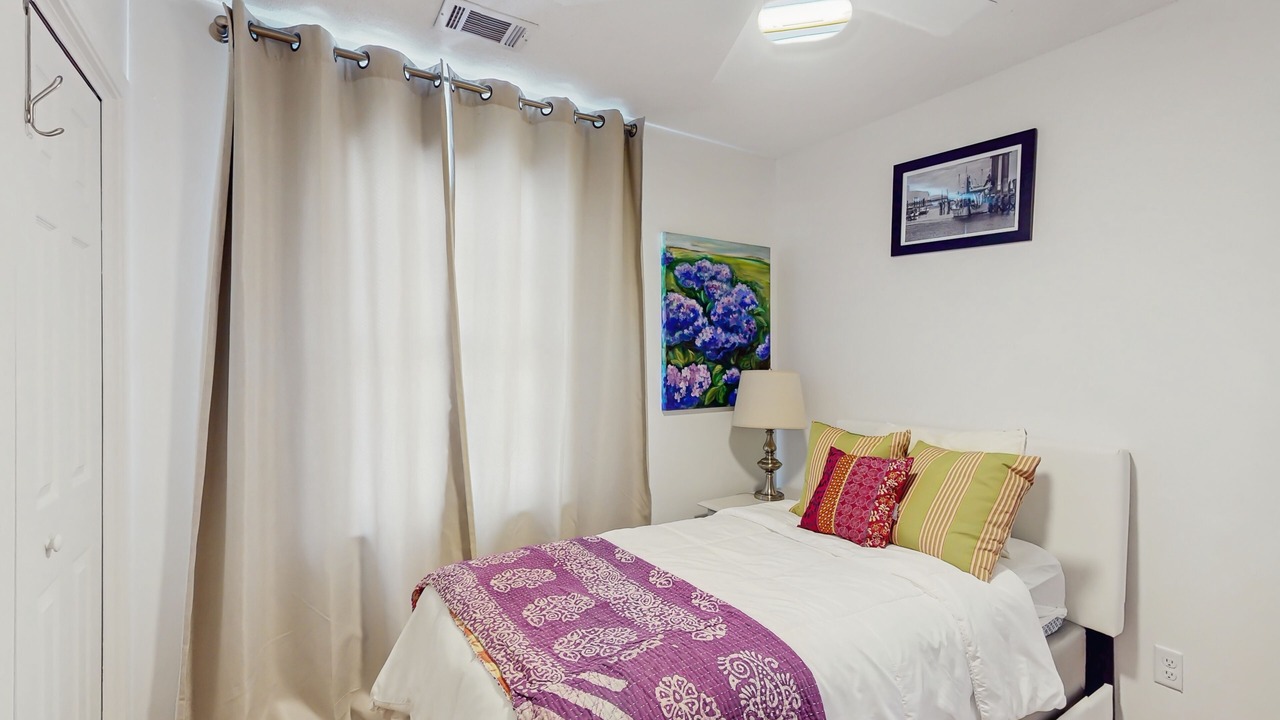 Photo of Bedroom in Beach Institute