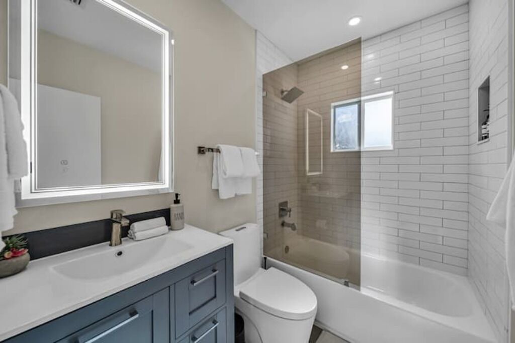 Photo of Bathroom in Golden Glades