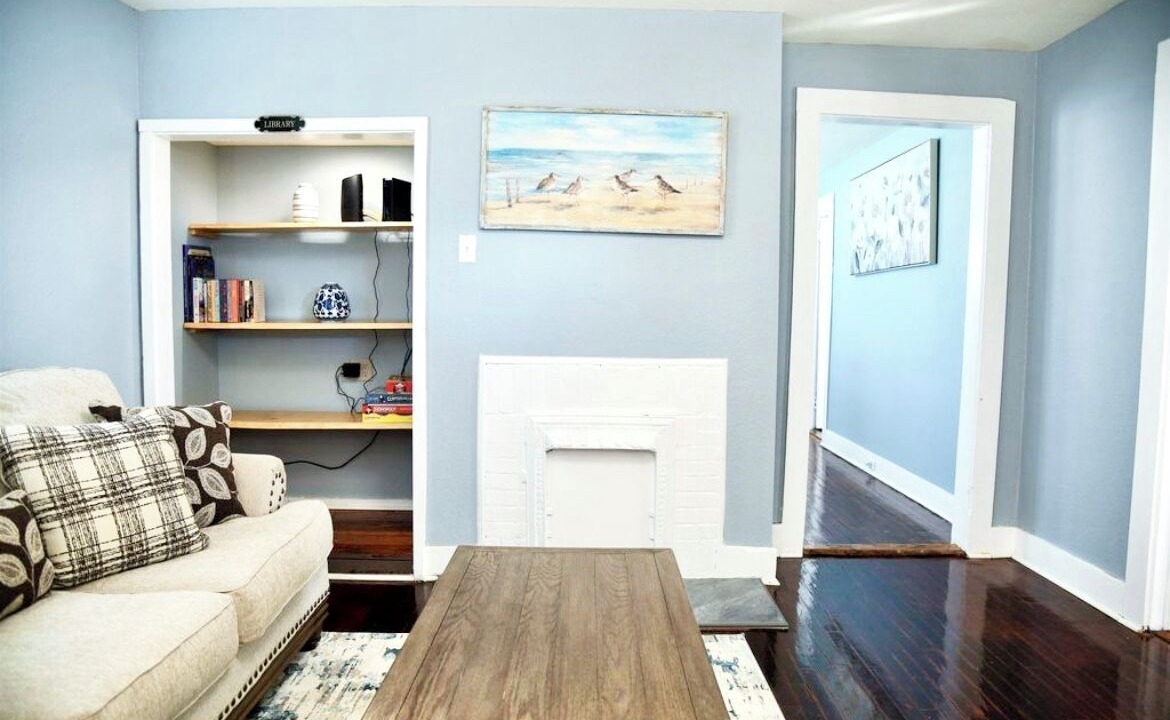 Photo of Livingroom in Guntersville