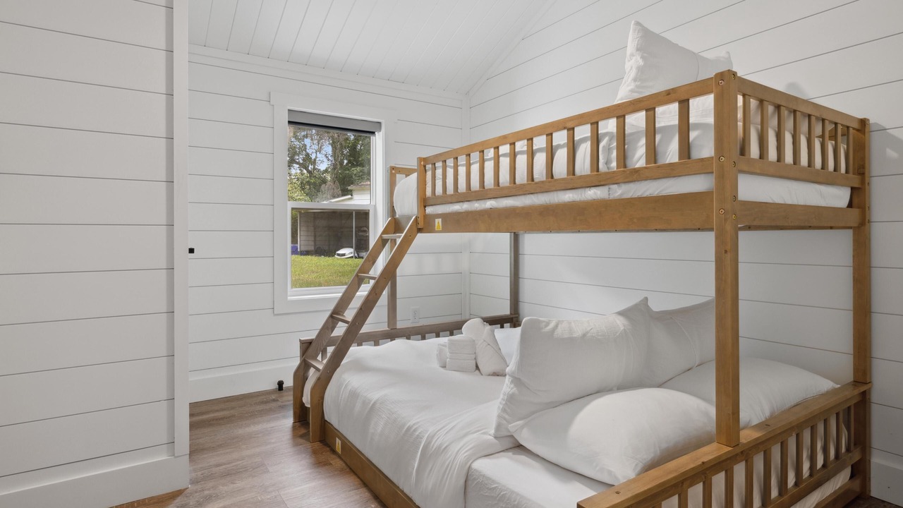 Photo of Bedroom in Riverland Terrace