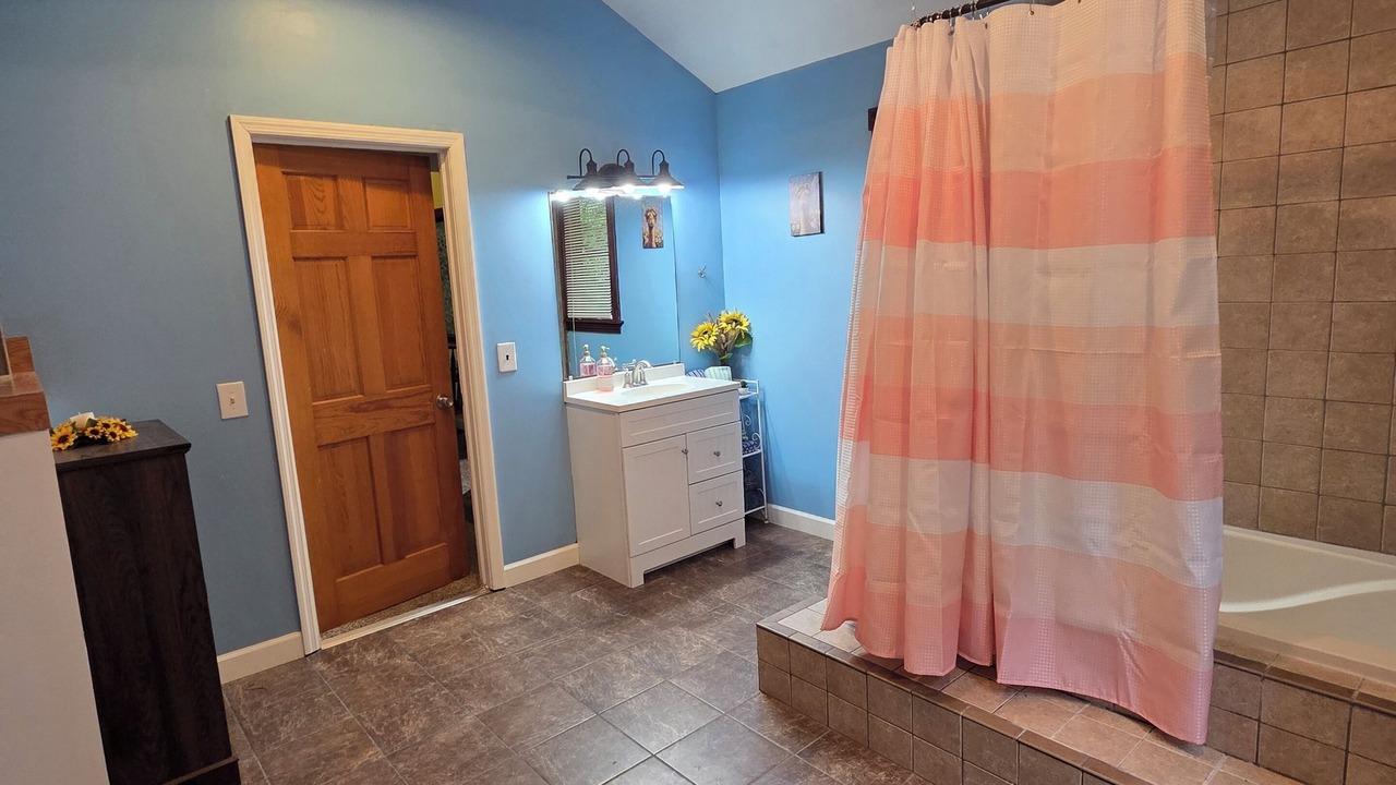 Photo of Bathroom in Marshall