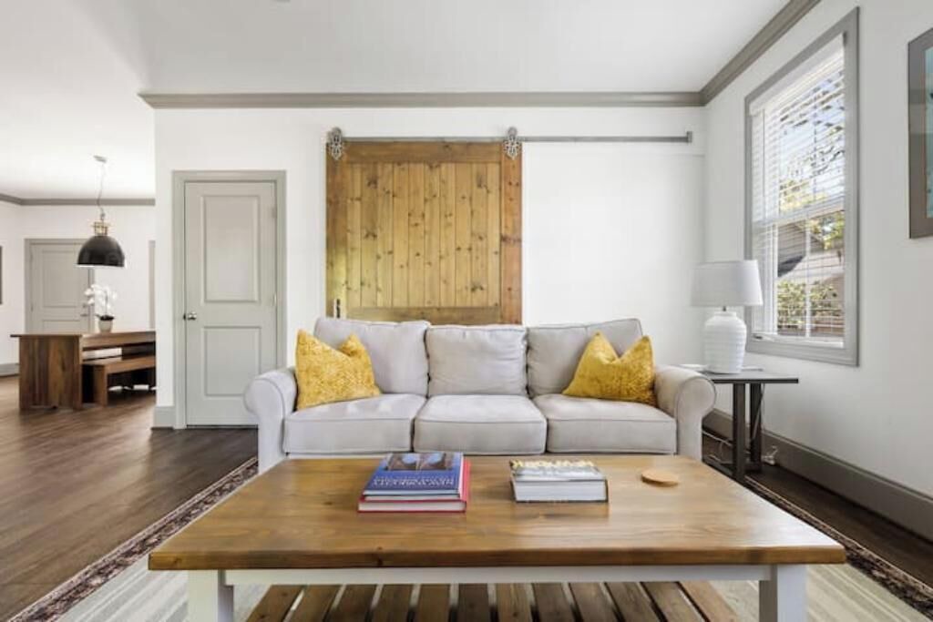Photo of Livingroom in Charleston