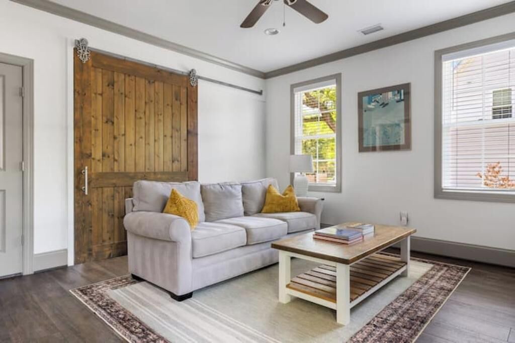 Photo of Livingroom in Charleston