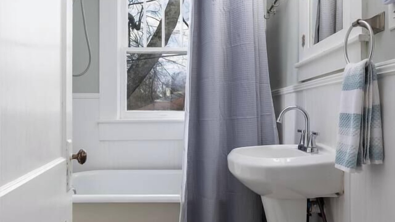 Photo of Bathroom in Crestline Heights