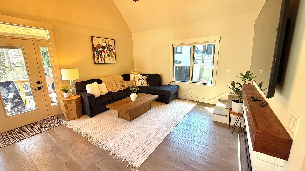 Photo of Livingroom in Burton Street