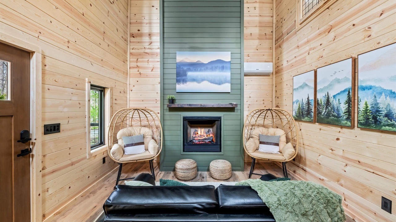Photo of Livingroom in Rocky Grove