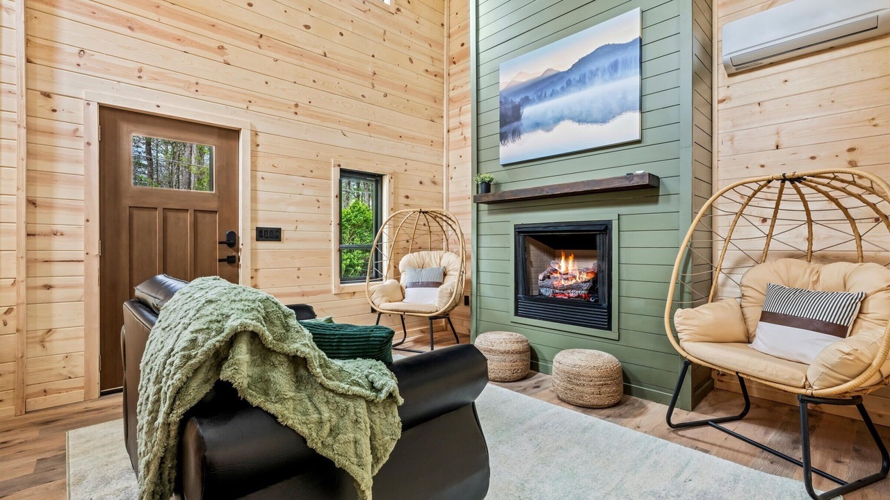 Photo of Livingroom in Rocky Grove