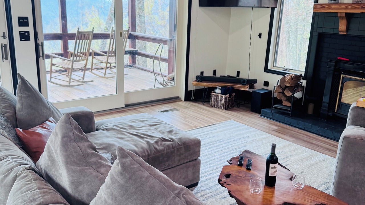 Photo of Livingroom in Tuckasegee