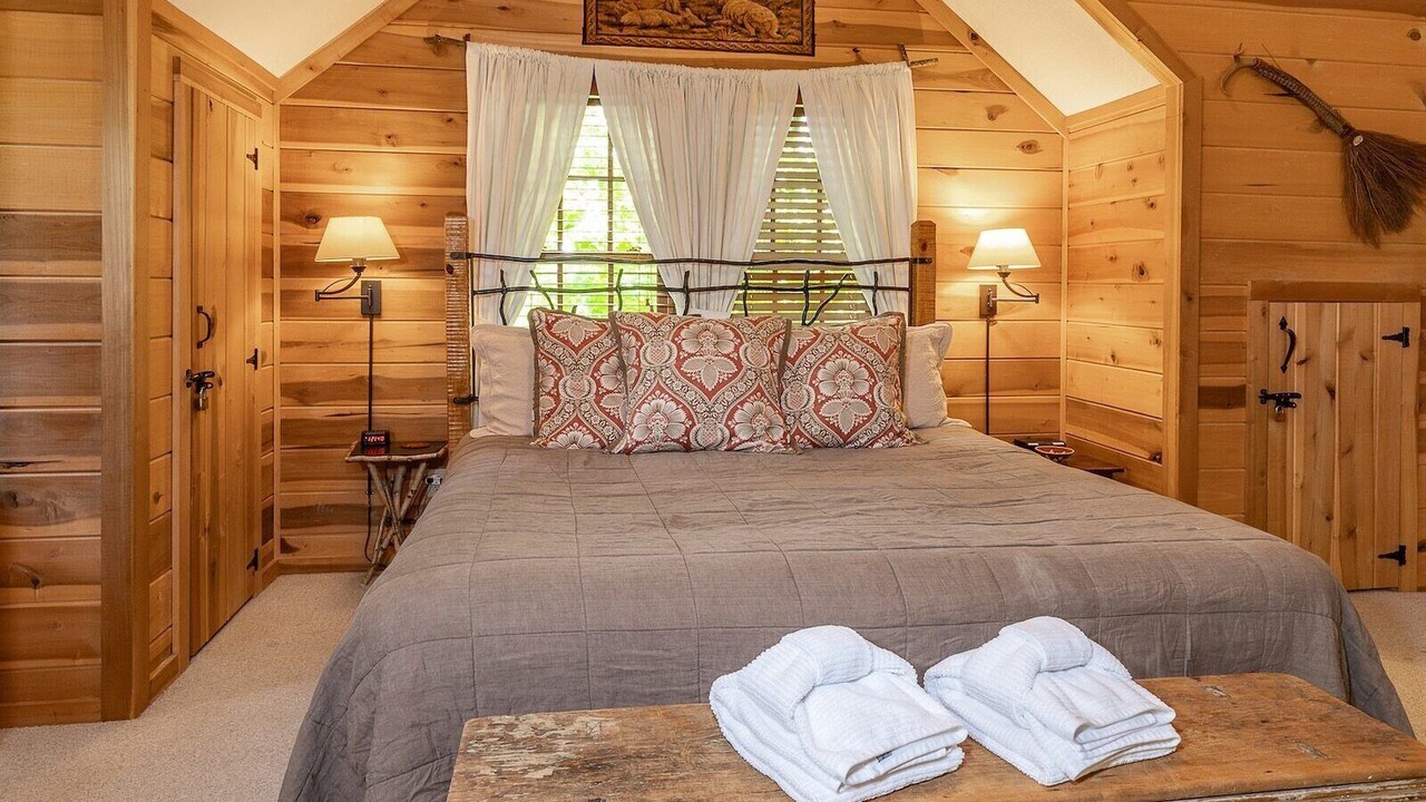 Photo of Bedroom in Lake Toxaway