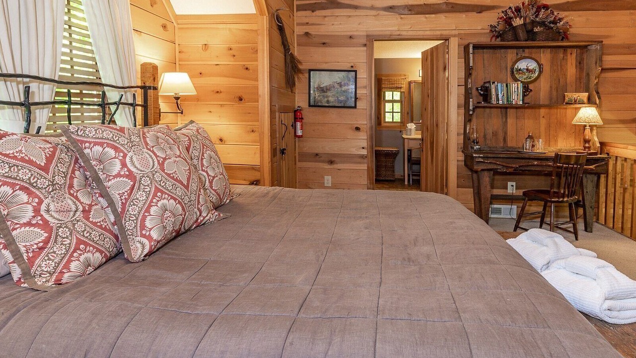 Photo of Bedroom in Lake Toxaway