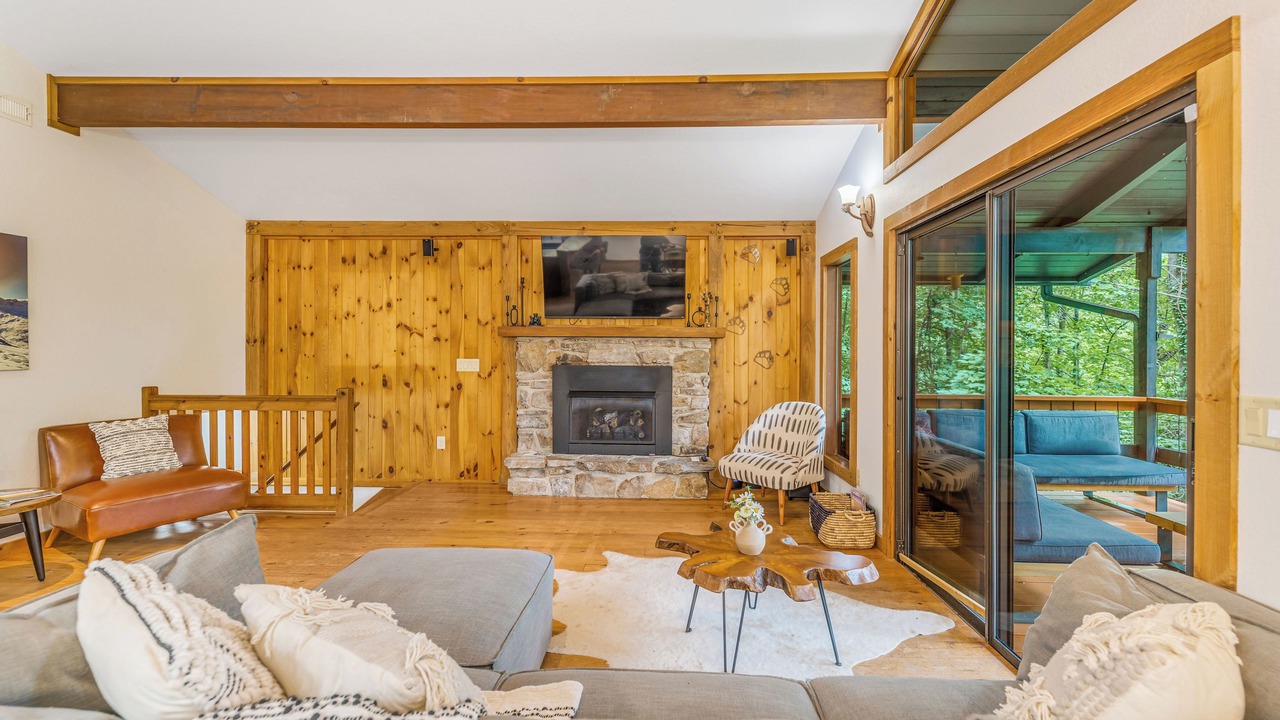 Photo of Livingroom in Maggie Valley