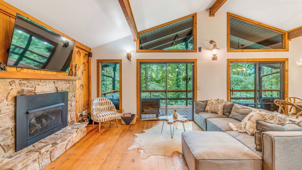Photo of Livingroom in Maggie Valley
