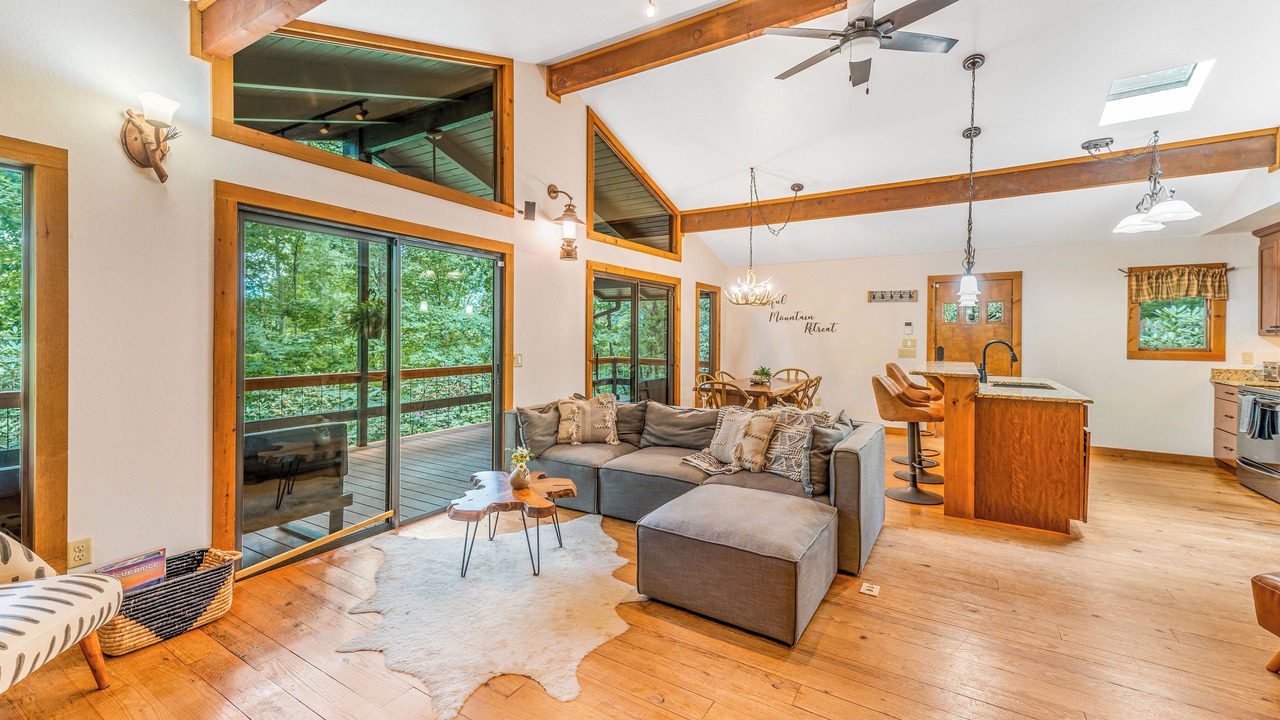 Photo of Livingroom in Maggie Valley