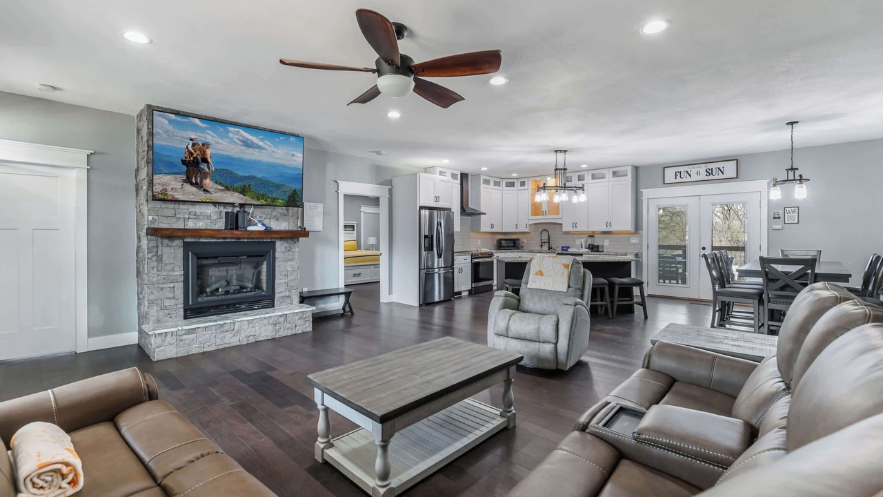 Photo of Livingroom in Boyds Creek