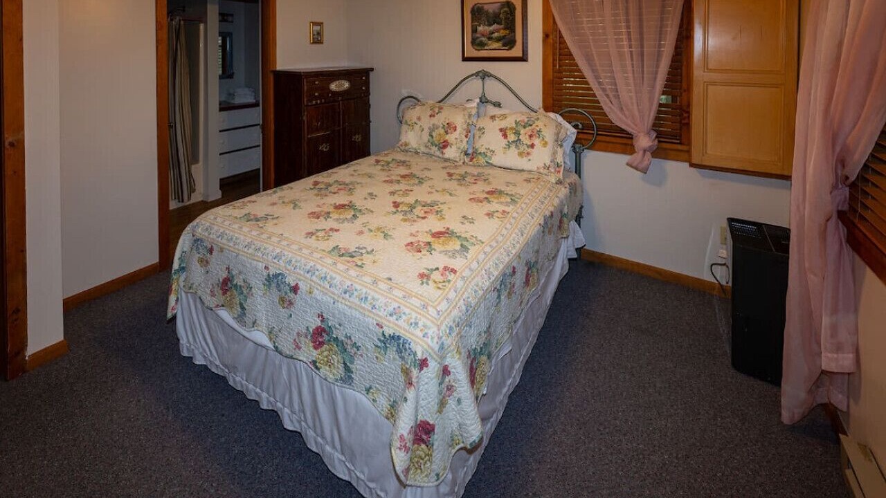 Photo of Bedroom in Cosby