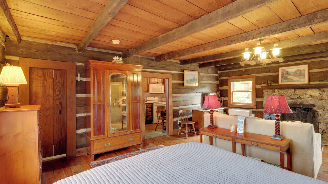 Photo of Bedroom in Hot Springs