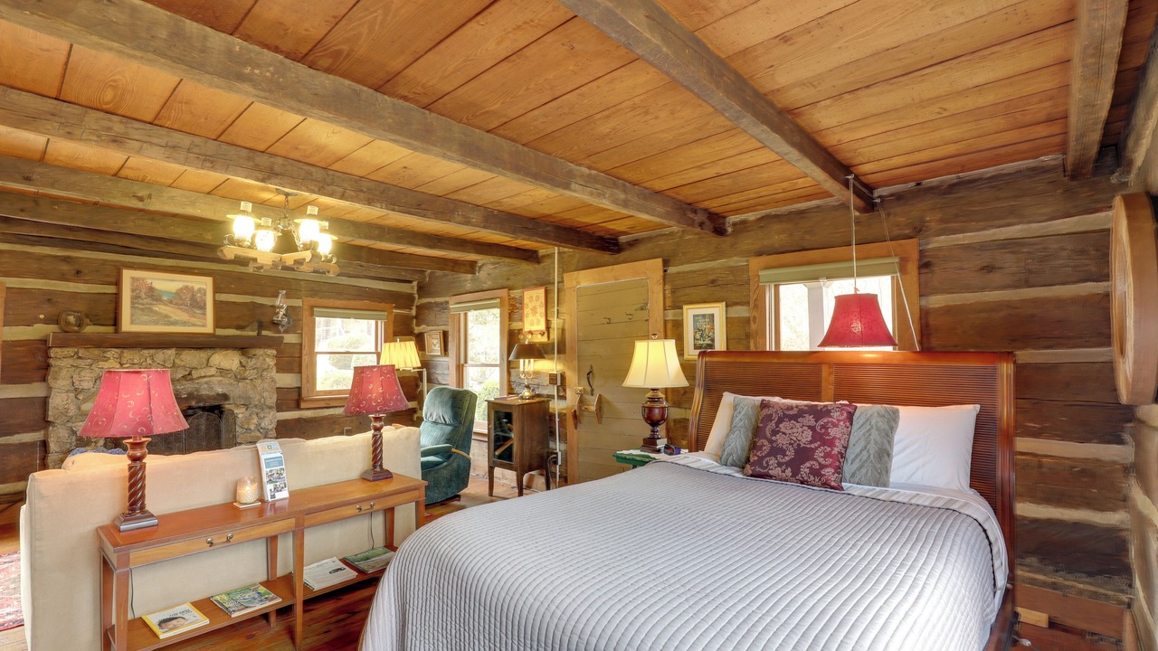 Photo of Bedroom in Hot Springs
