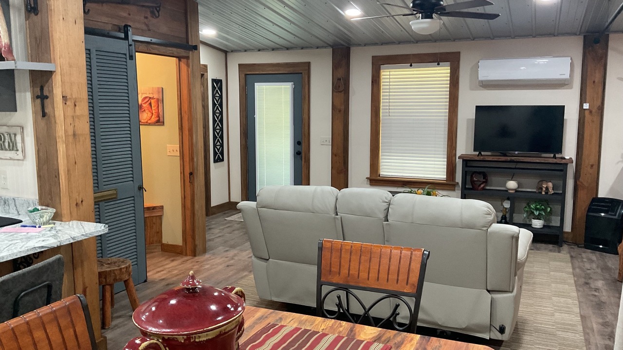 Photo of Livingroom in Neely