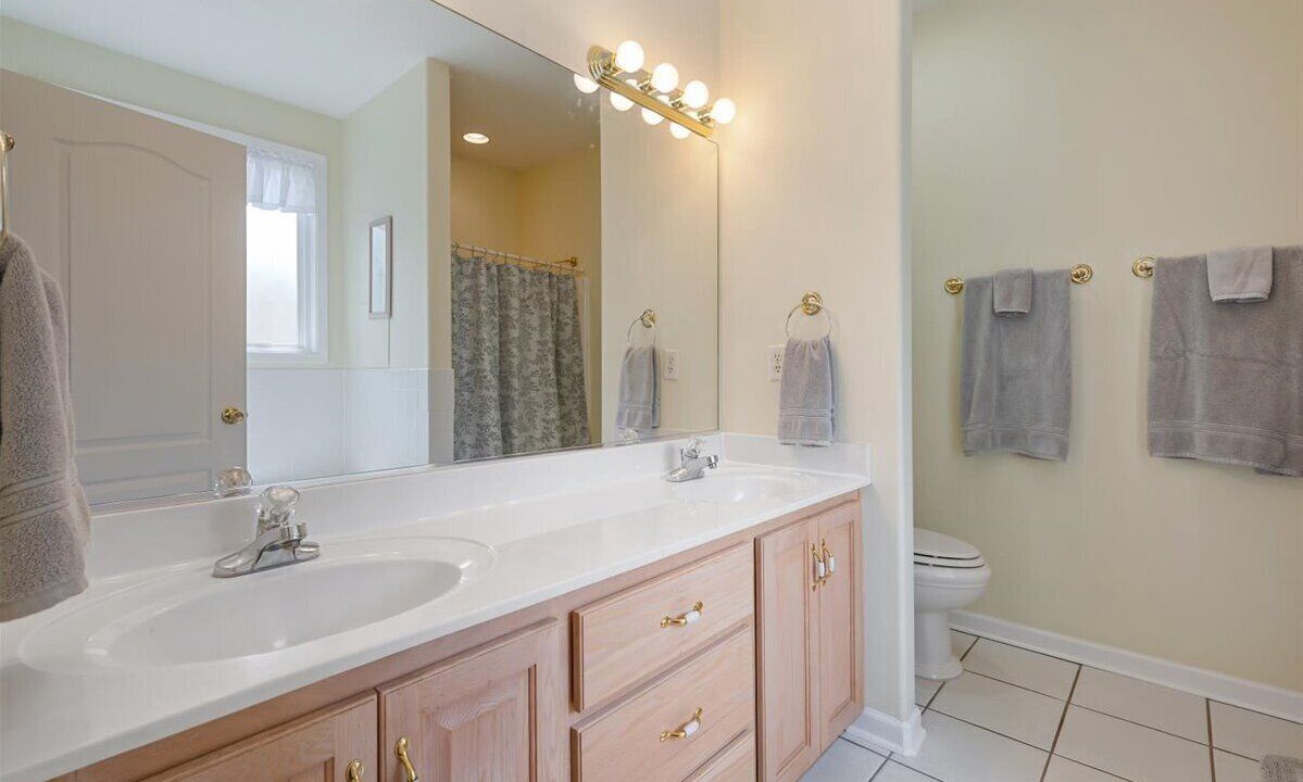 Photo of Bathroom in Dock Junction