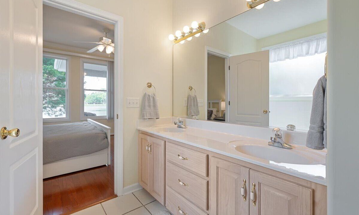 Photo of Bathroom in Dock Junction