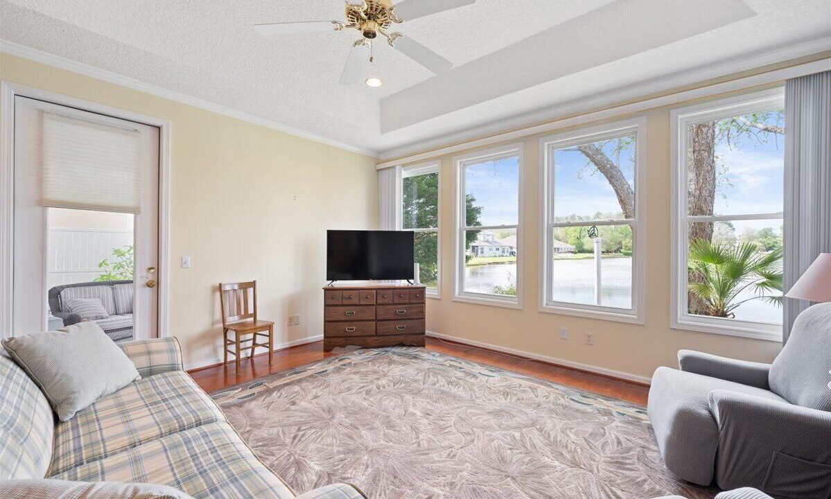 Photo of Livingroom in Dock Junction