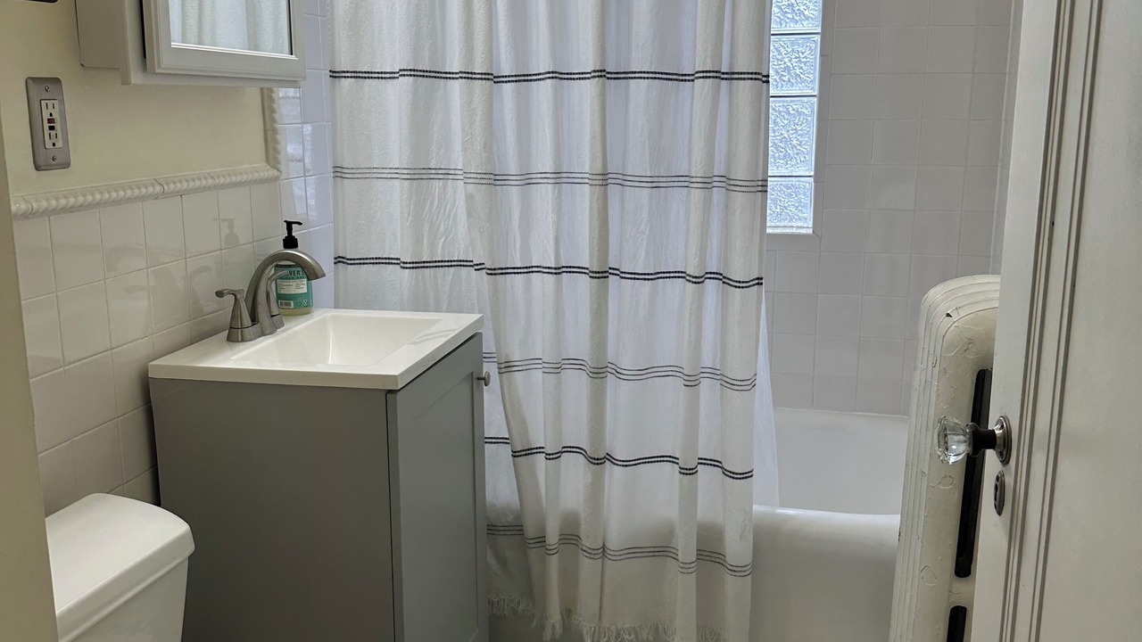Photo of Bathroom in Macalester - Groveland
