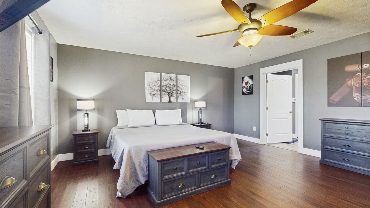 Photo of Bedroom in Kodak