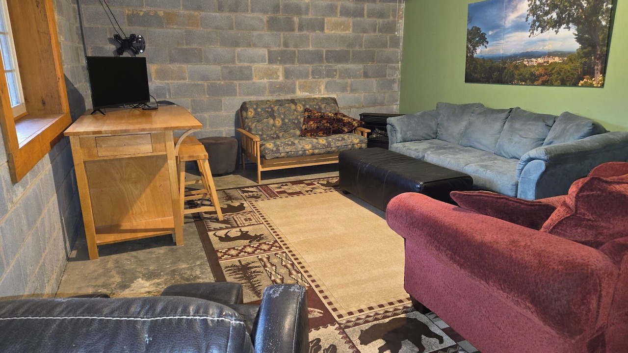 Photo of Livingroom in Mars Hill