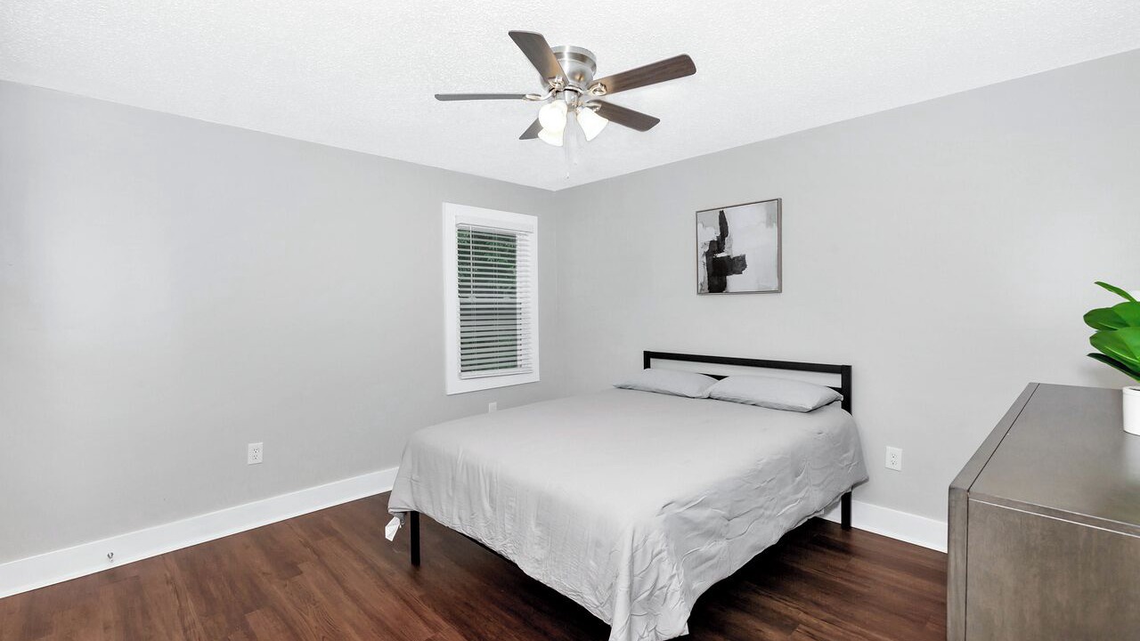 Photo of Bedroom in Normal