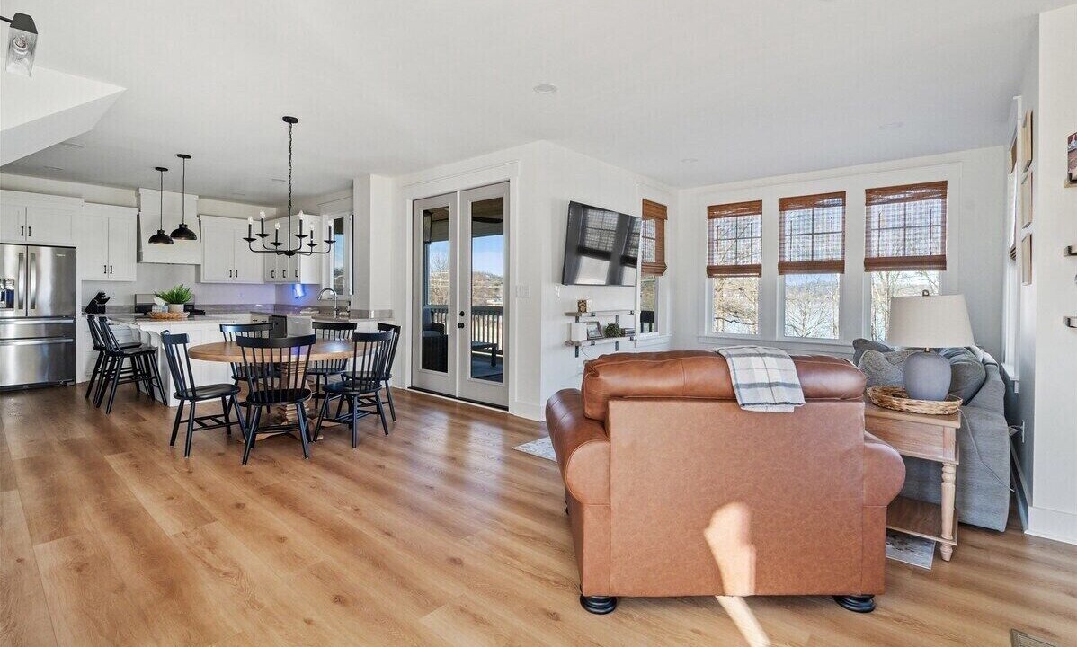 Photo of Livingroom in Guntersville