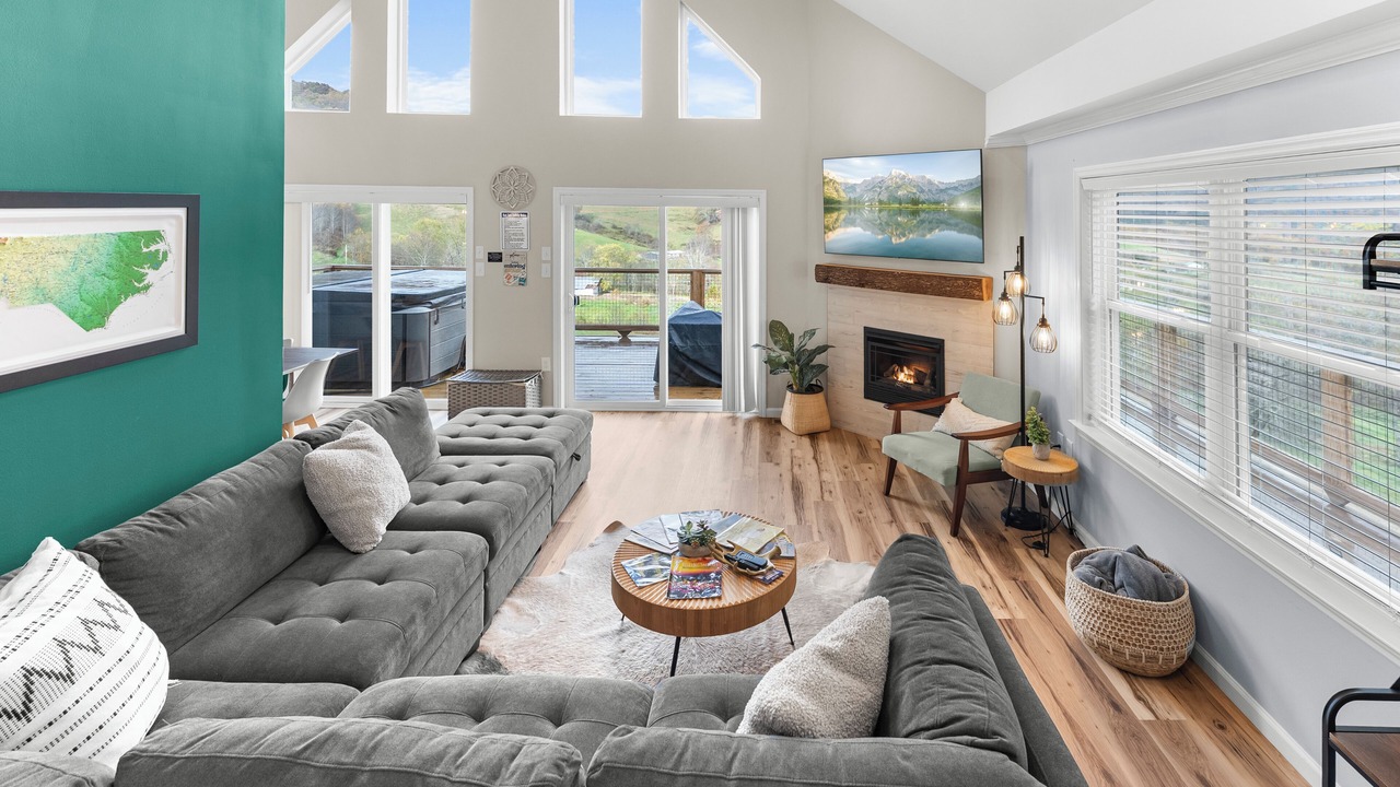 Photo of Livingroom in Heavens Holler