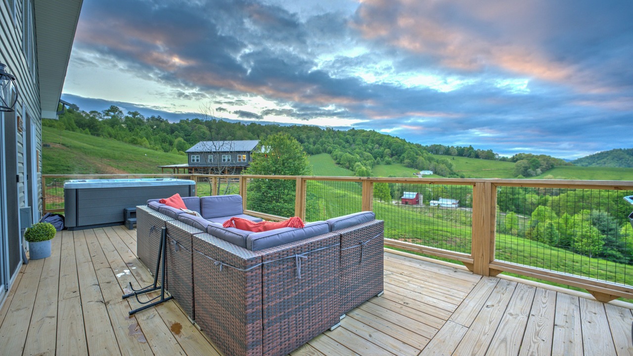 Photo of Patio Balcony in Heavens Holler