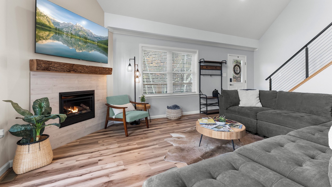 Photo of Livingroom in Heavens Holler