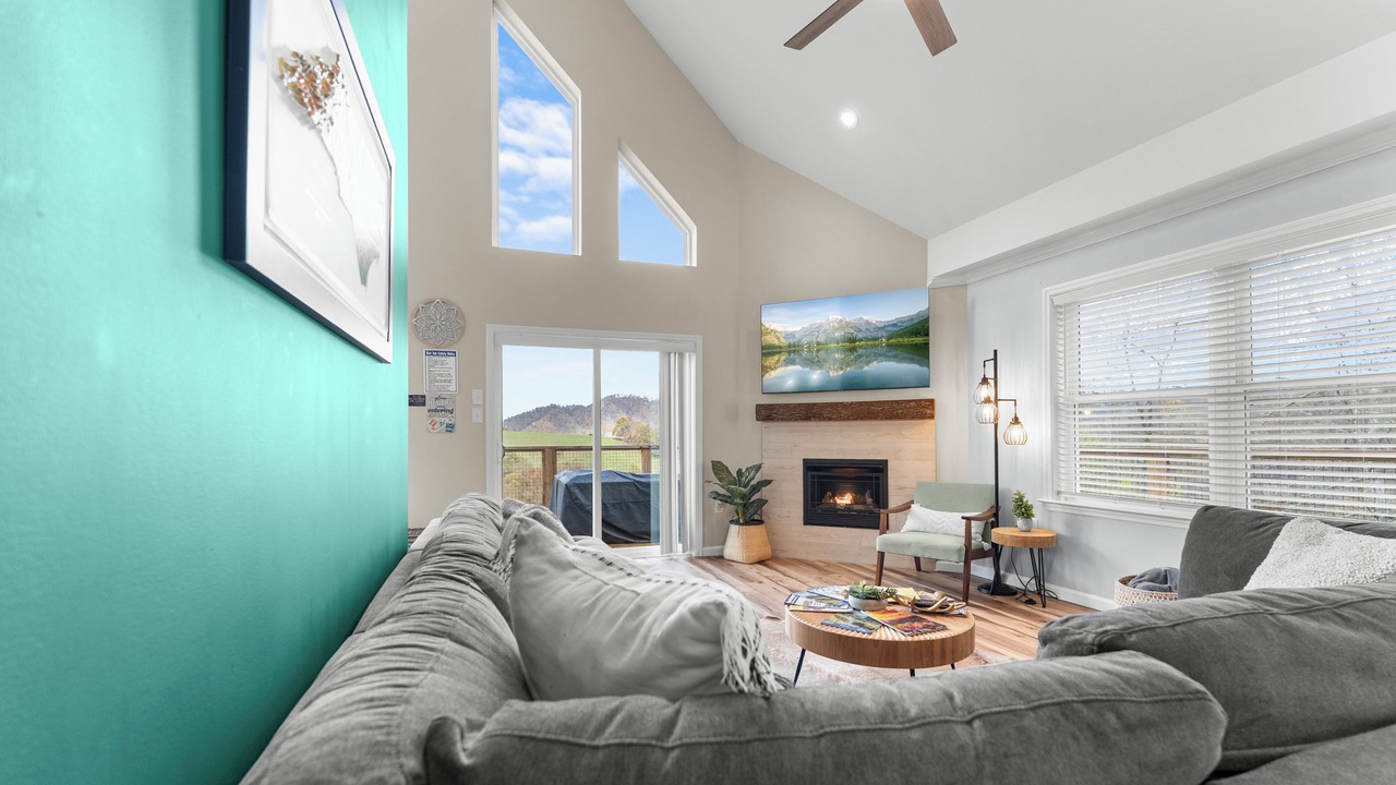 Photo of Livingroom in Heavens Holler