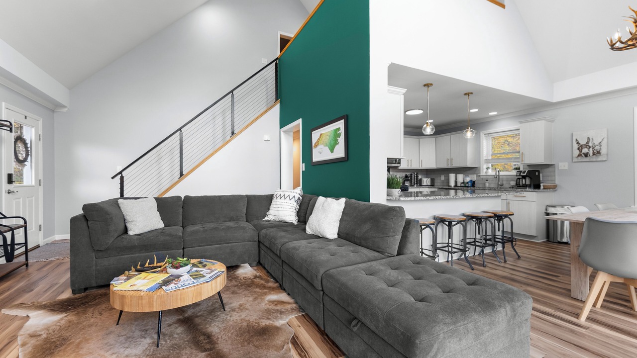 Photo of Livingroom in Heavens Holler