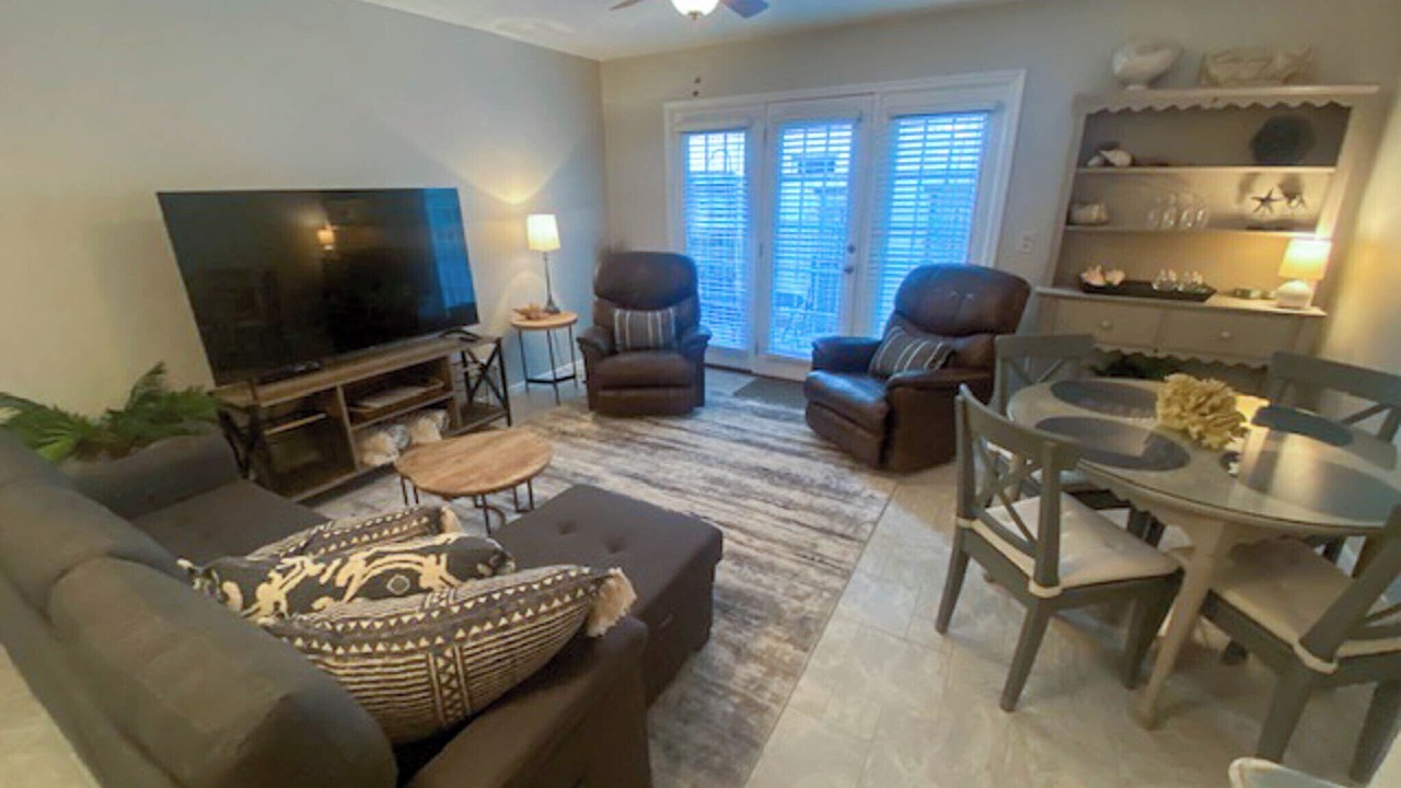 Photo of Livingroom in King City